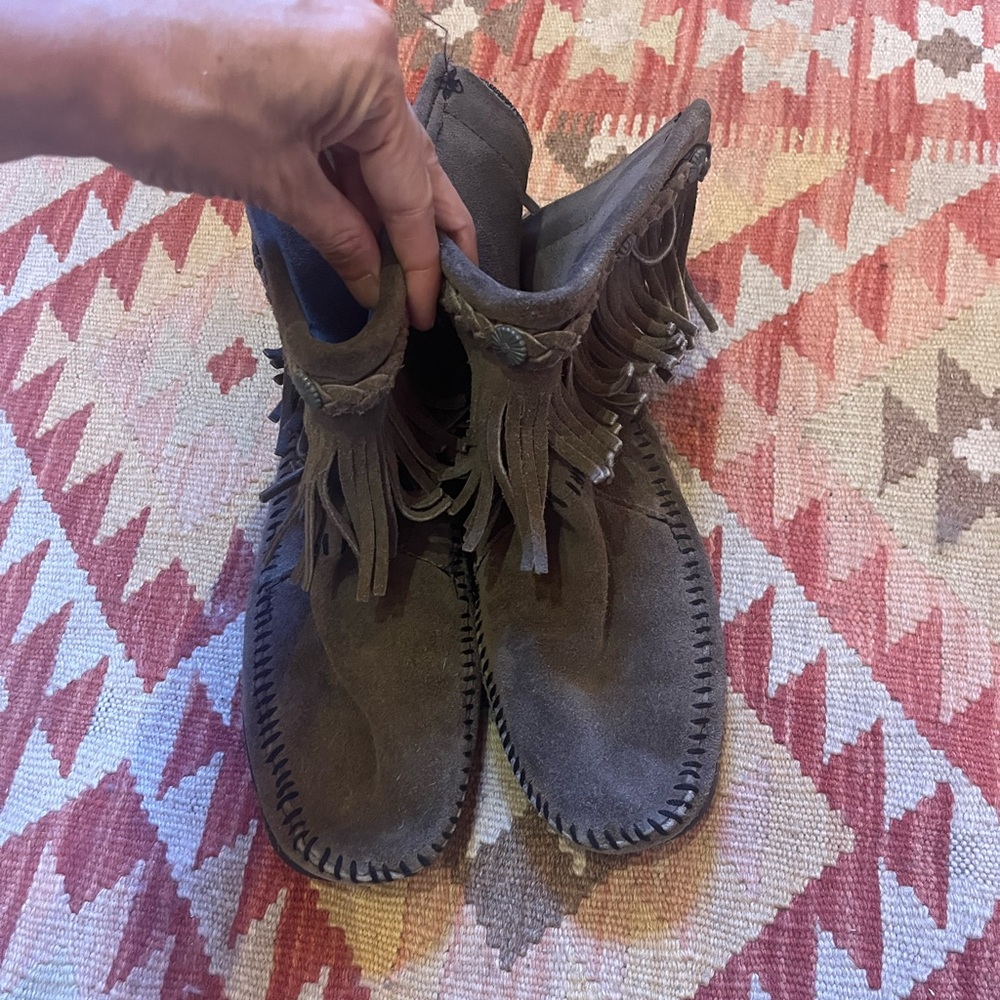 Minnetonka women’s moccasins